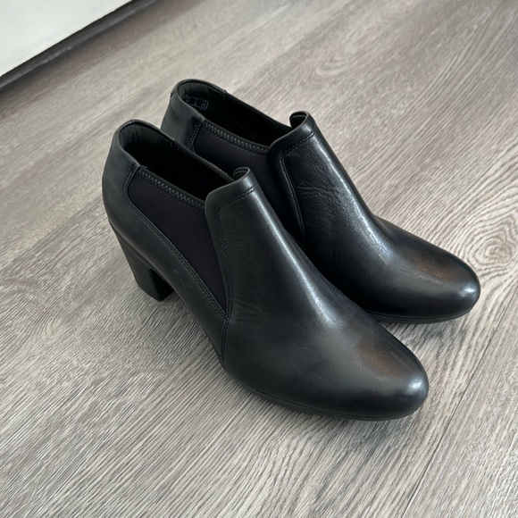 Clarks Shoes - Clarks Artisan Business Casual Black Ankle Bootie Size 9.5